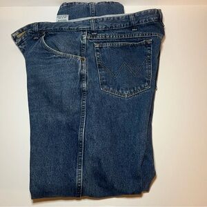 Wrangler 36 X32 Rugged straight leg gently used heavy Denim Blue Jeans